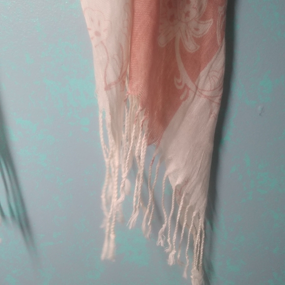 BOHO Wrap Pastel Pink Paisley/Floral Pattern Fringe Edges Cover-up, Scarf Shawl - Picture 4 of 7